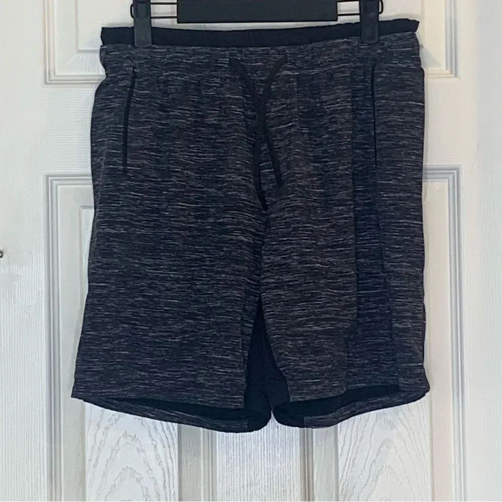 Lululemon On The Mat Short Needles Texture White Black Size Medium